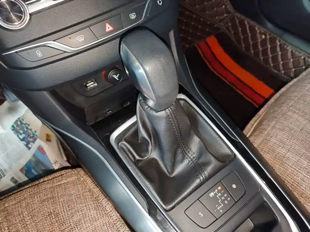 Peugeot 408 2014 — фото 14