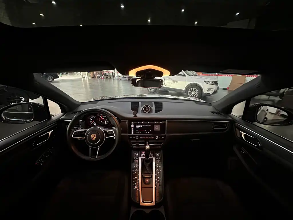 Porsche Macan 2018 — фото 15