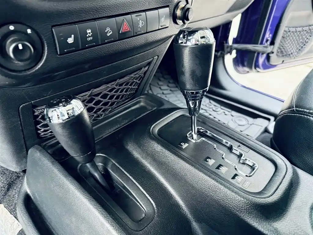 Jeep Wrangler 2017 — фото 20