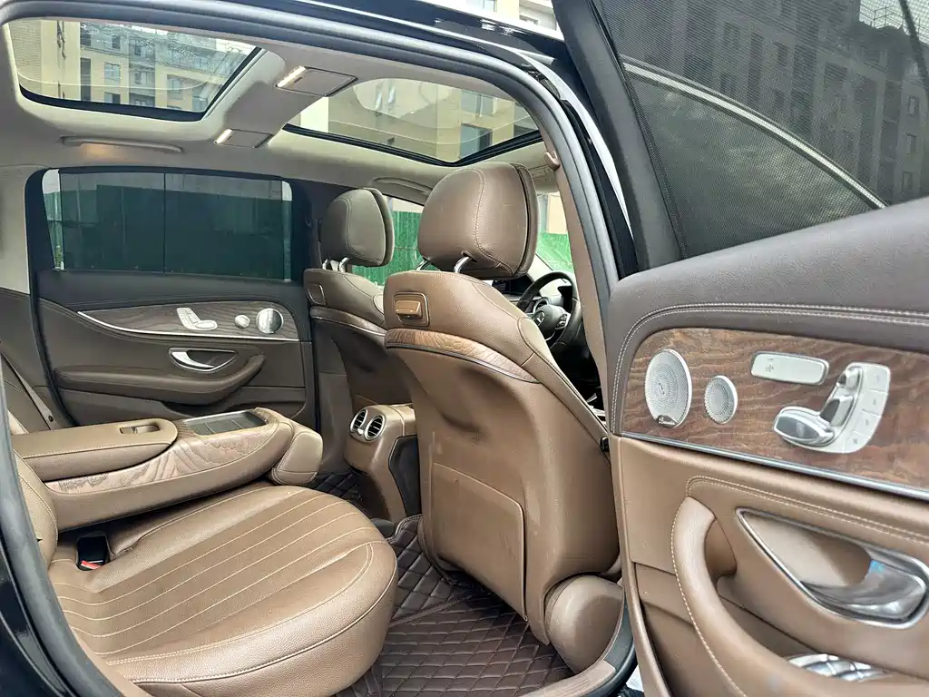 Mercedes-Benz E-Class 2019 — фото 4