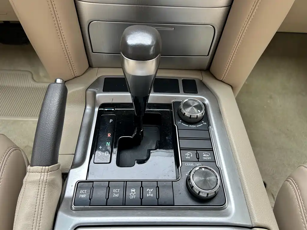 Toyota Land Cruiser 2020 — фото 9