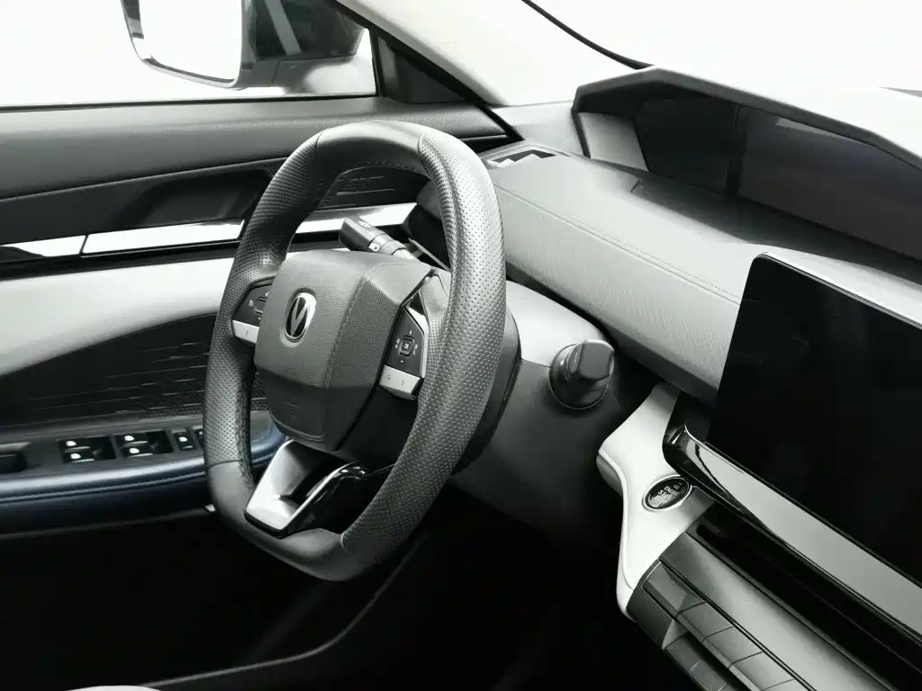Changan UNI-V Smart Electric Idd 2023 — фото 22
