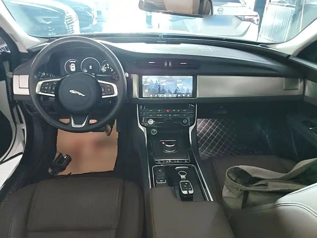 Jaguar XFL 2021 — фото 10