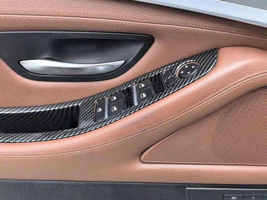 BMW 5 Series 2017 — фото 9