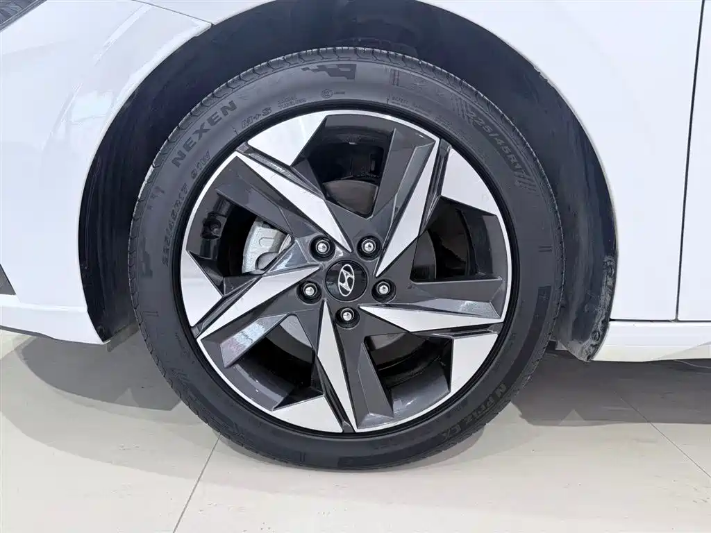 Hyundai Elantra 2021 — фото 18