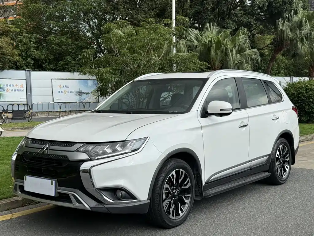 Mitsubishi Outlander 2020