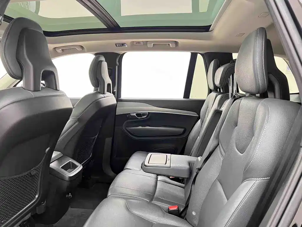 Volvo XC90 2019 — фото 10