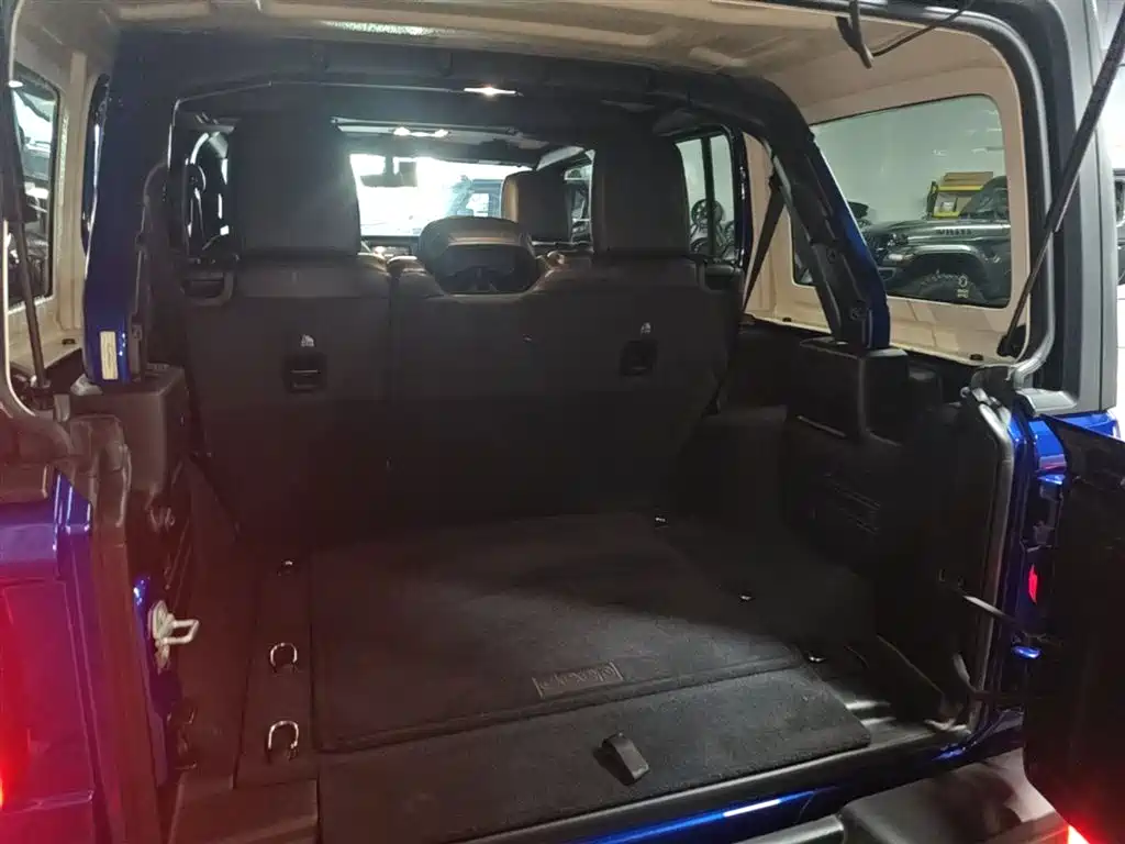 Jeep Wrangler 2020 — фото 19