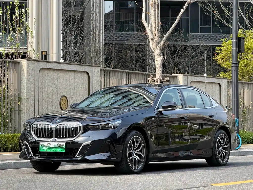 BMW i5 2025 — фото 1