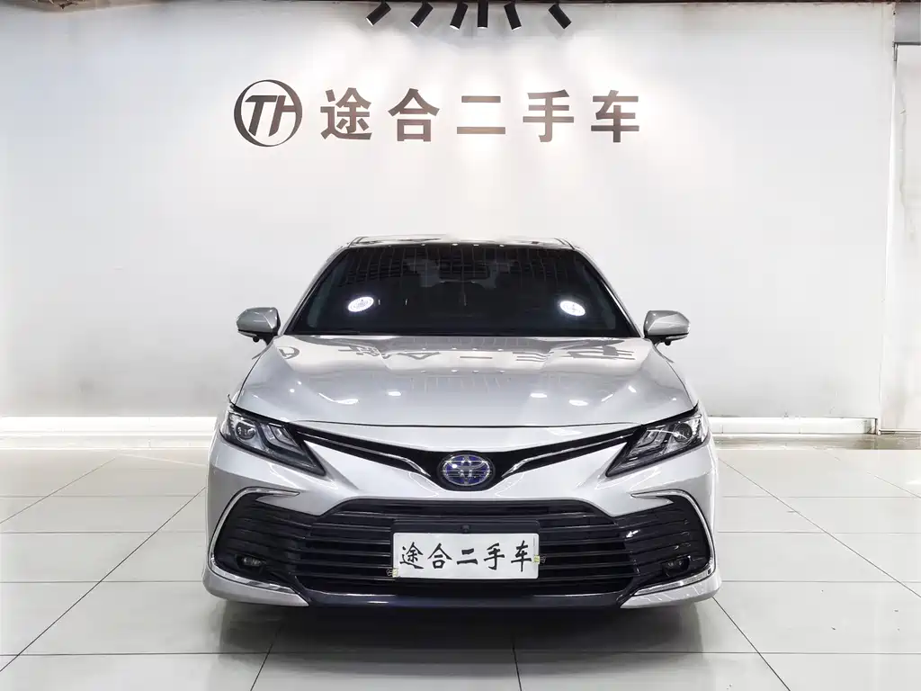 Toyota Camry 2022 — фото 4