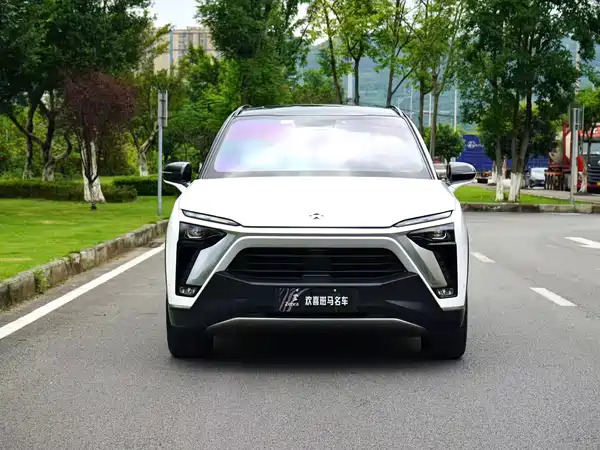 NIO ES8 2021