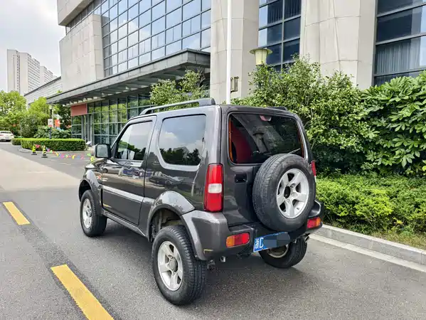 Suzuki Jimny 2011