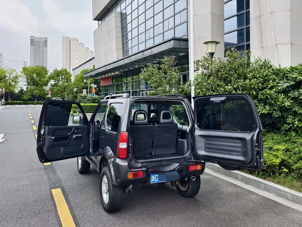 Suzuki Jimny 2011 — фото 16