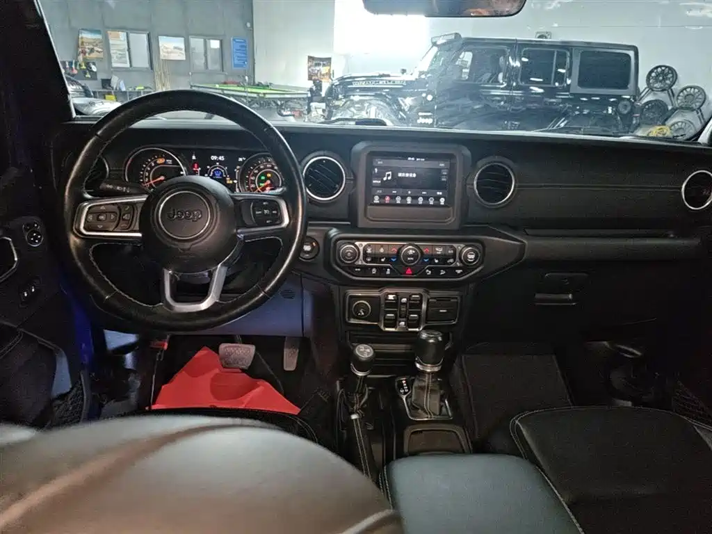 Jeep Wrangler 2020 — фото 10