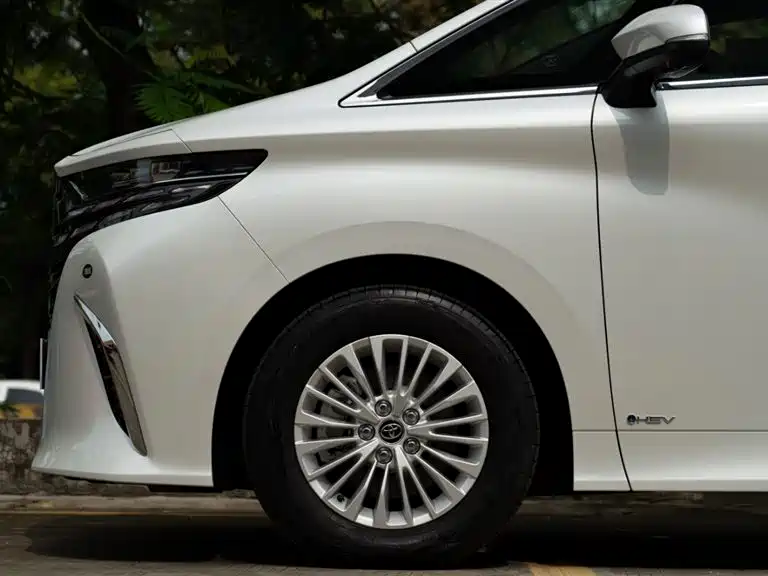 Toyota Alphard — фото 4