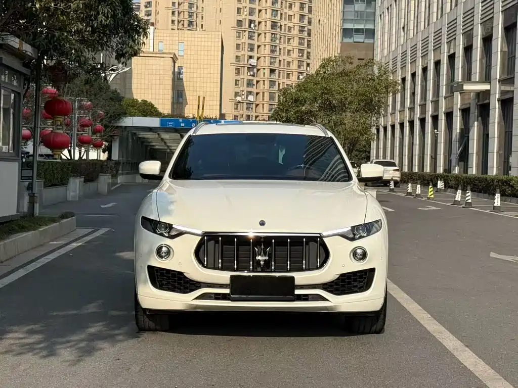 Maserati Levante 2019 — фото 1