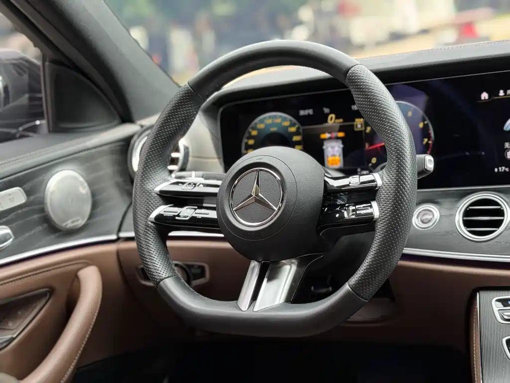 Mercedes-Benz E-Class 2023 — фото 13