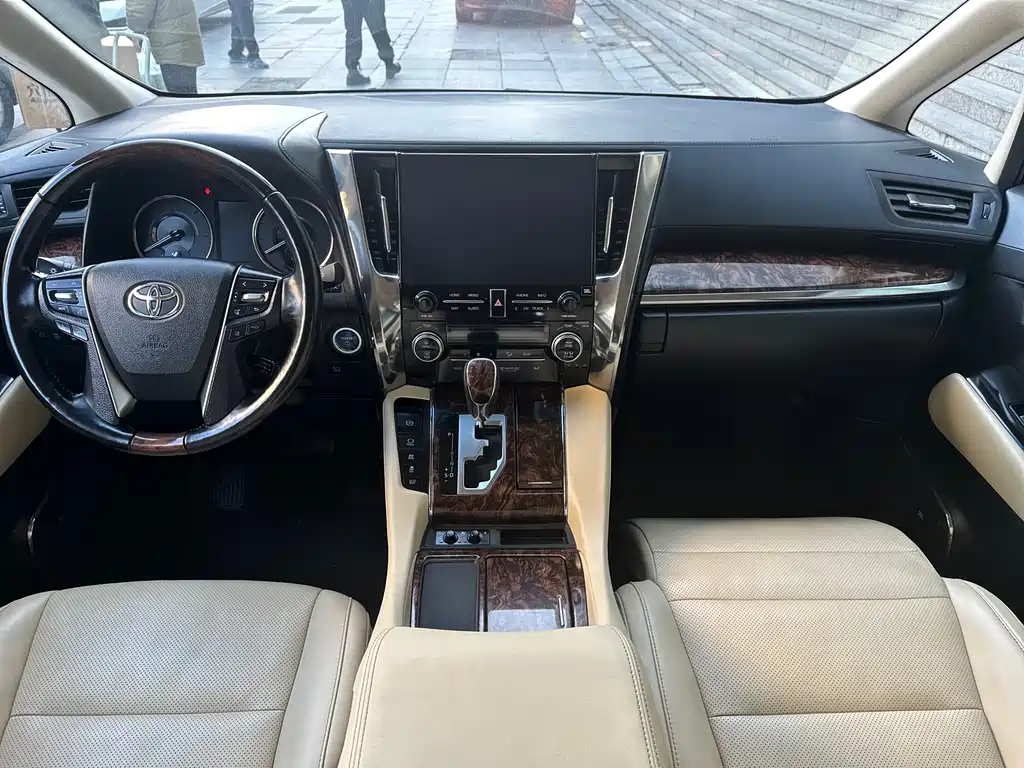 Toyota Alphard 2021 — фото 12