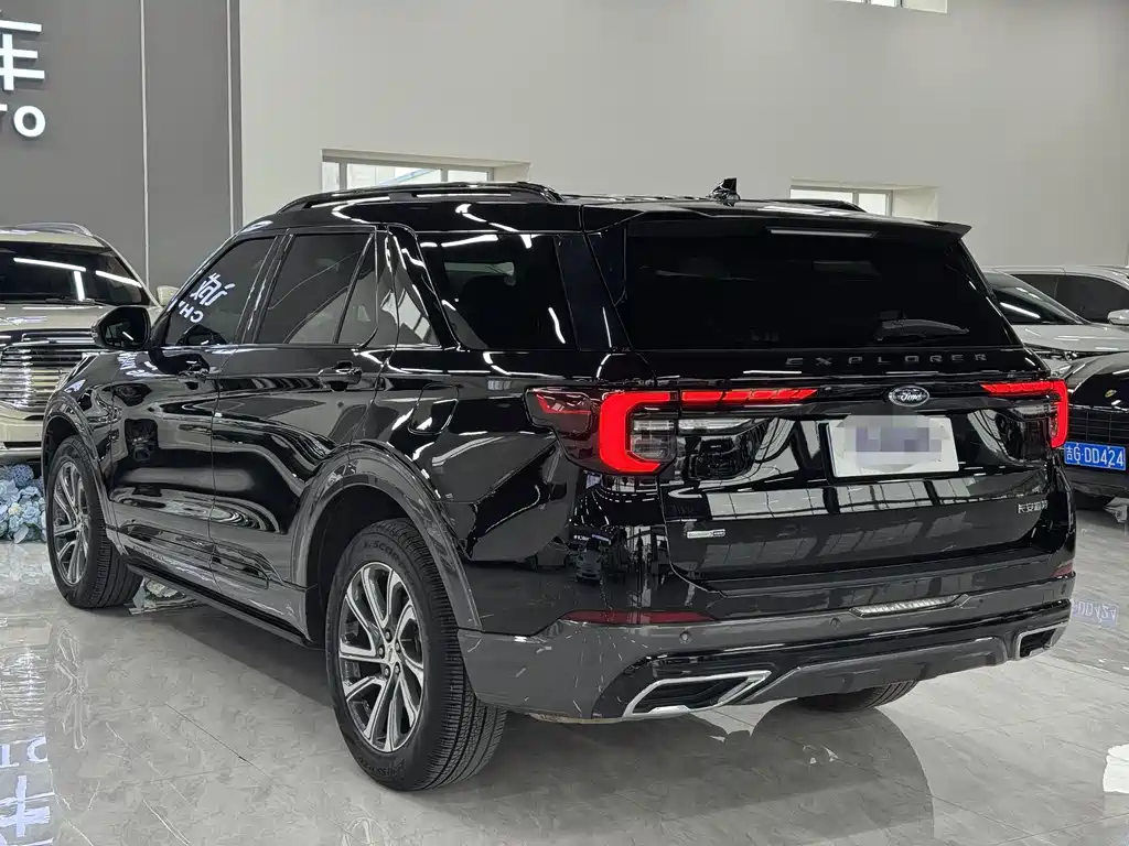 Ford Explorer 2023 — фото 3