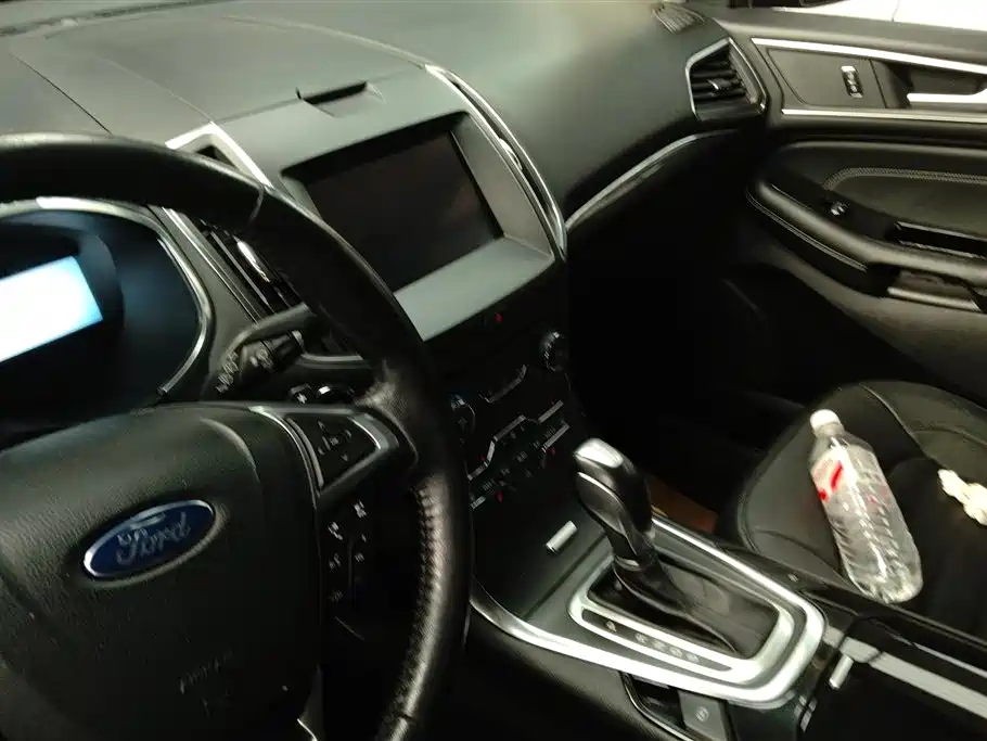 Ford Edge 2018 — фото 12