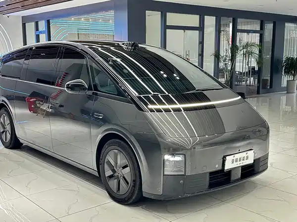 Li Auto MEGA 2024