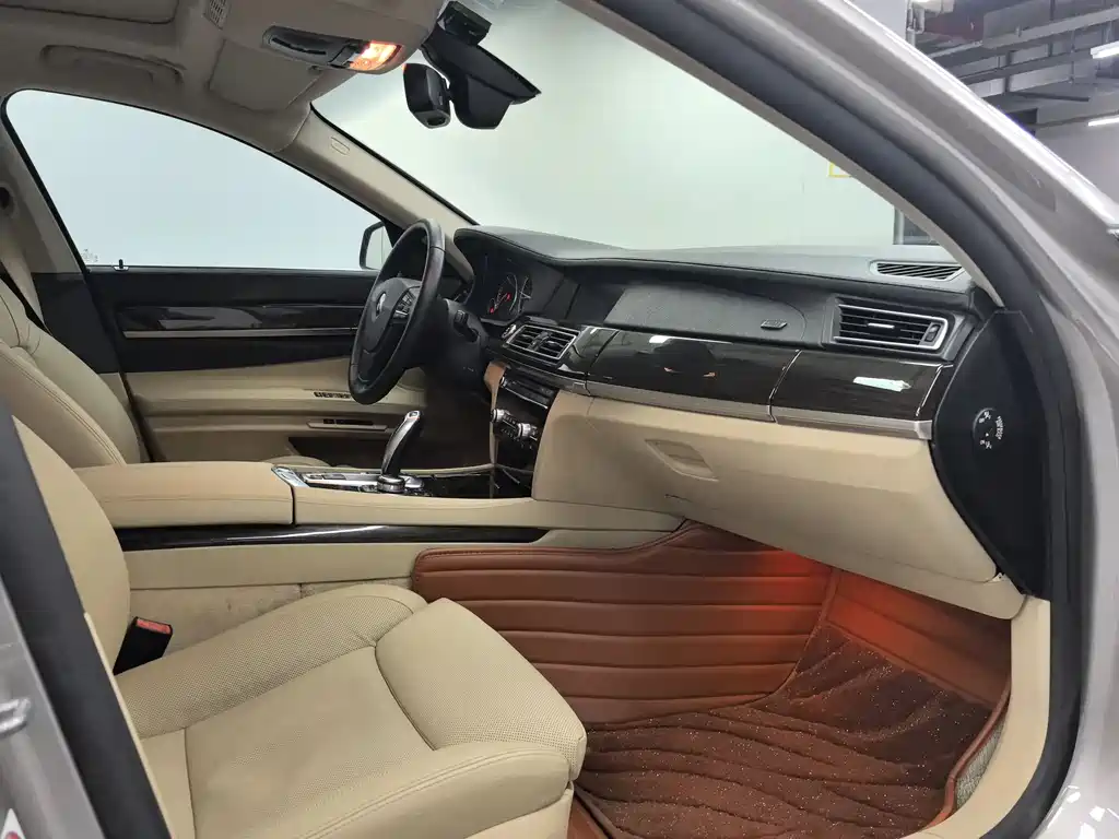 BMW 7 Series 2010 — фото 5