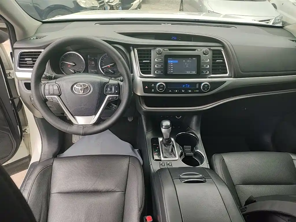 Toyota Highlander 2018 — фото 10