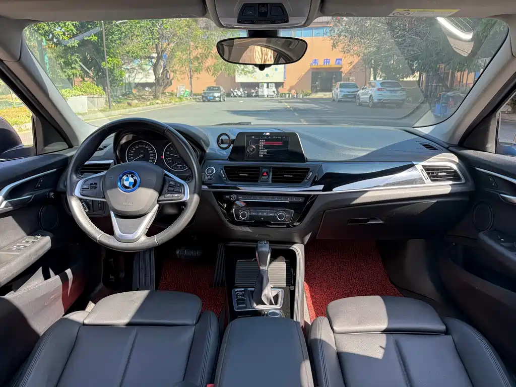 BMW 1 Series 2017 — фото 11