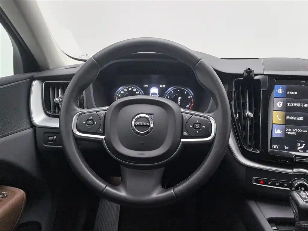 Volvo XC60 2019 — фото 11