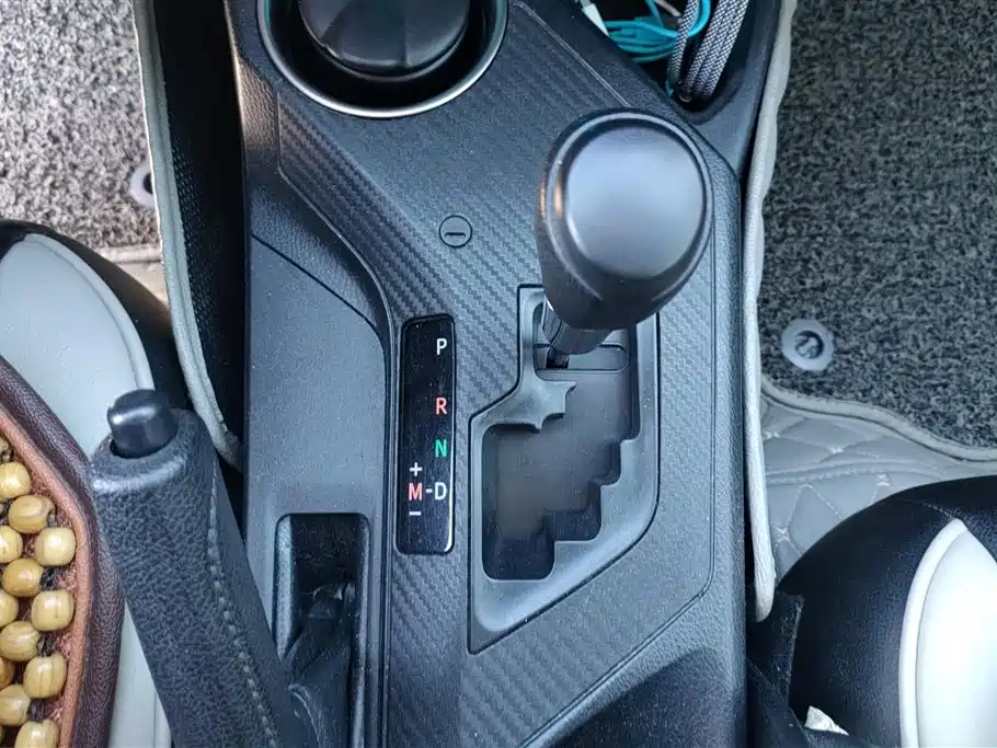 Toyota RAV4 2016 — фото 16