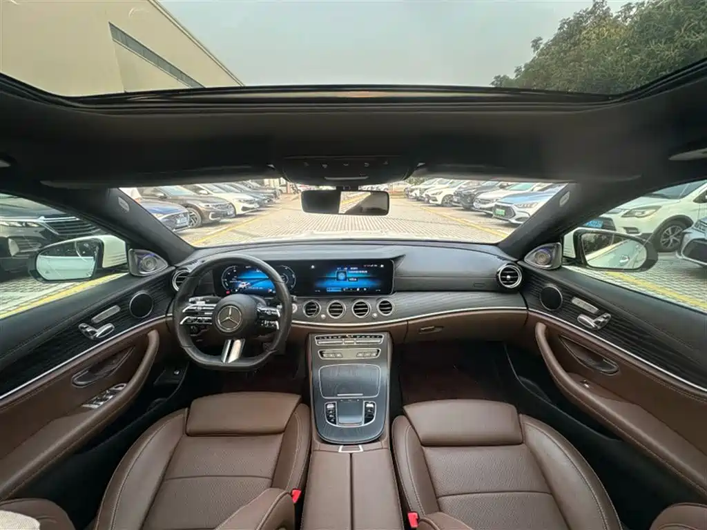 Mercedes-Benz E-Class 2022 — фото 13