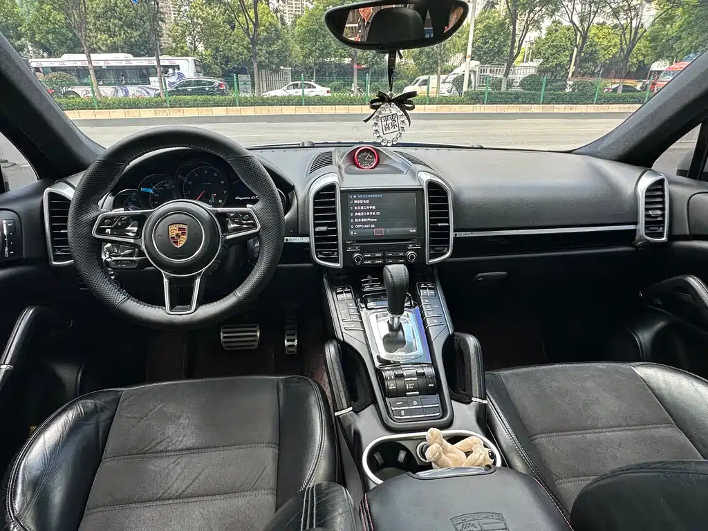 Porsche Cayenne 2017 — фото 11