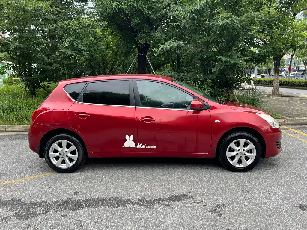 Nissan Tiida 2014