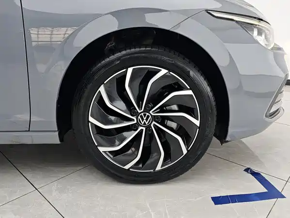 Volkswagen Golf 2021