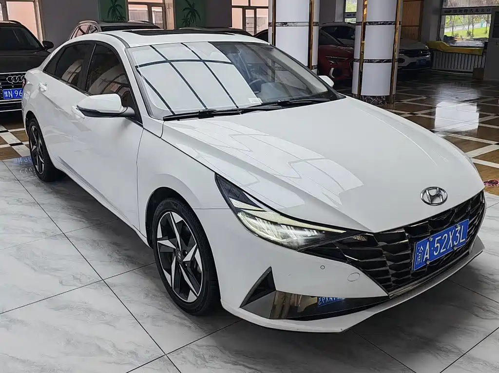 Hyundai Elantra 2022