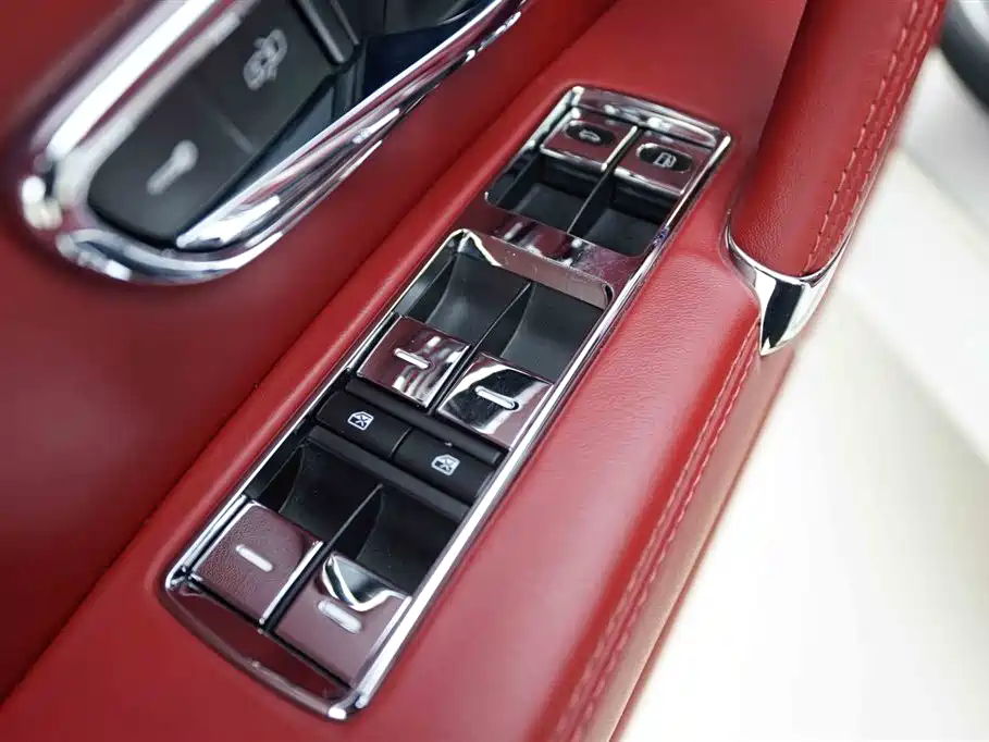 Bentley Flying Spur 2017 — фото 11