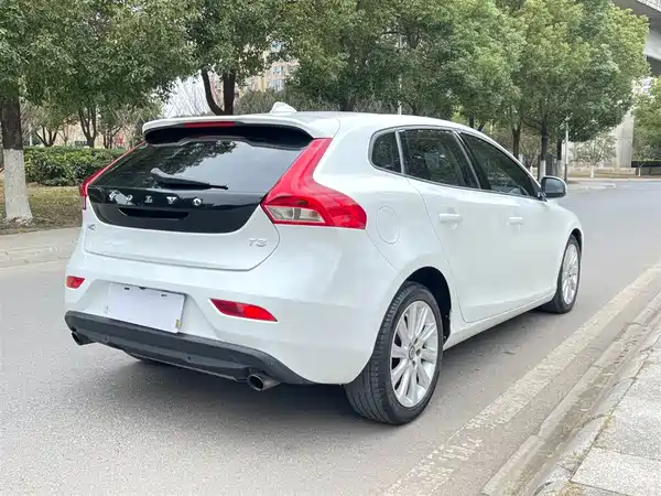 Volvo V40 2015
