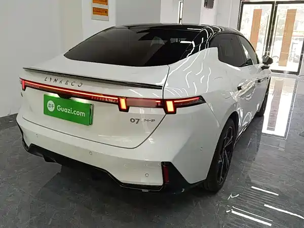 Lynk & Co 07 EM-P 2025