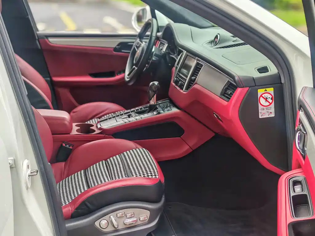 Porsche Macan 2015 — фото 14