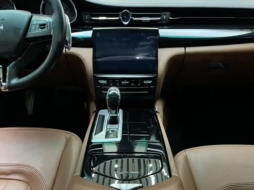 Maserati Quattroporte 2015 — фото 12