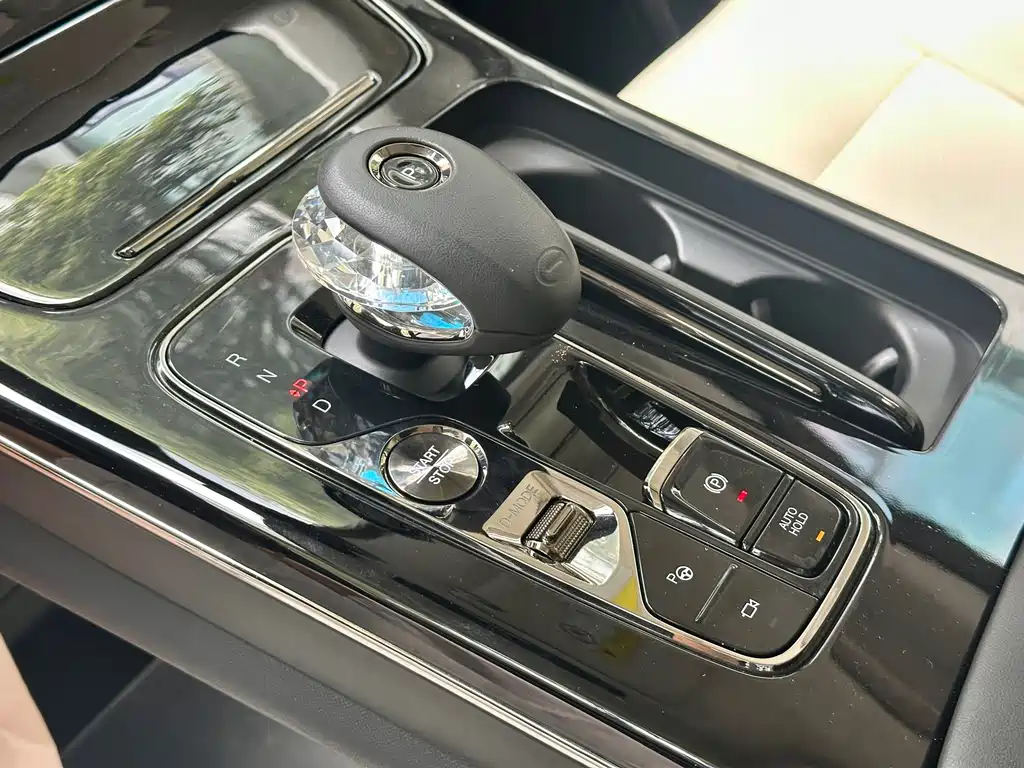 GAC Motor Trumpchi E9 2025 — фото 17