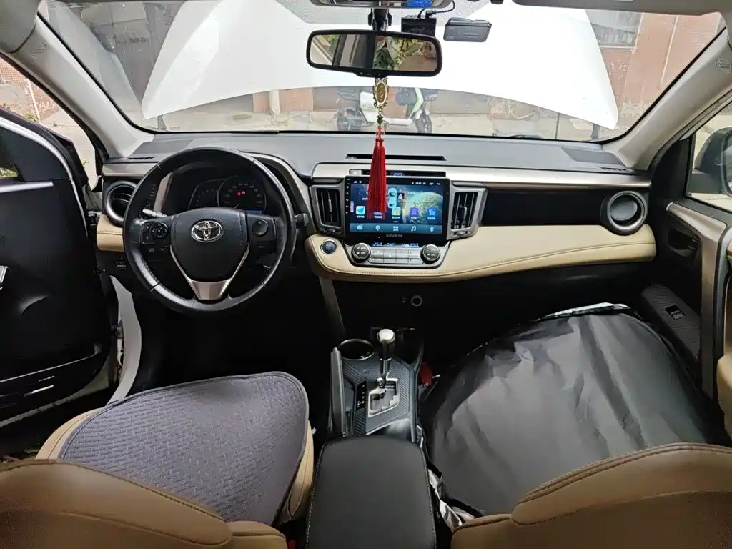 Toyota RAV4 2015 — фото 5