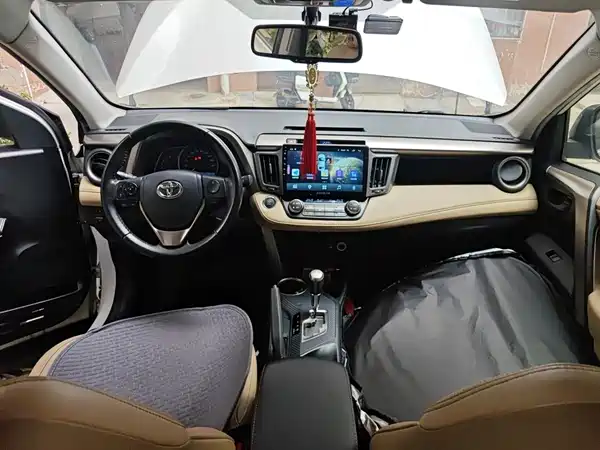 Toyota RAV4 2015