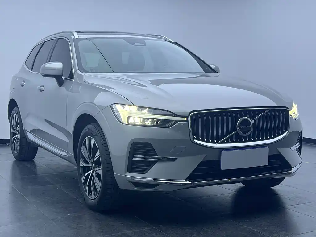 Volvo XC60 2022 — фото 3