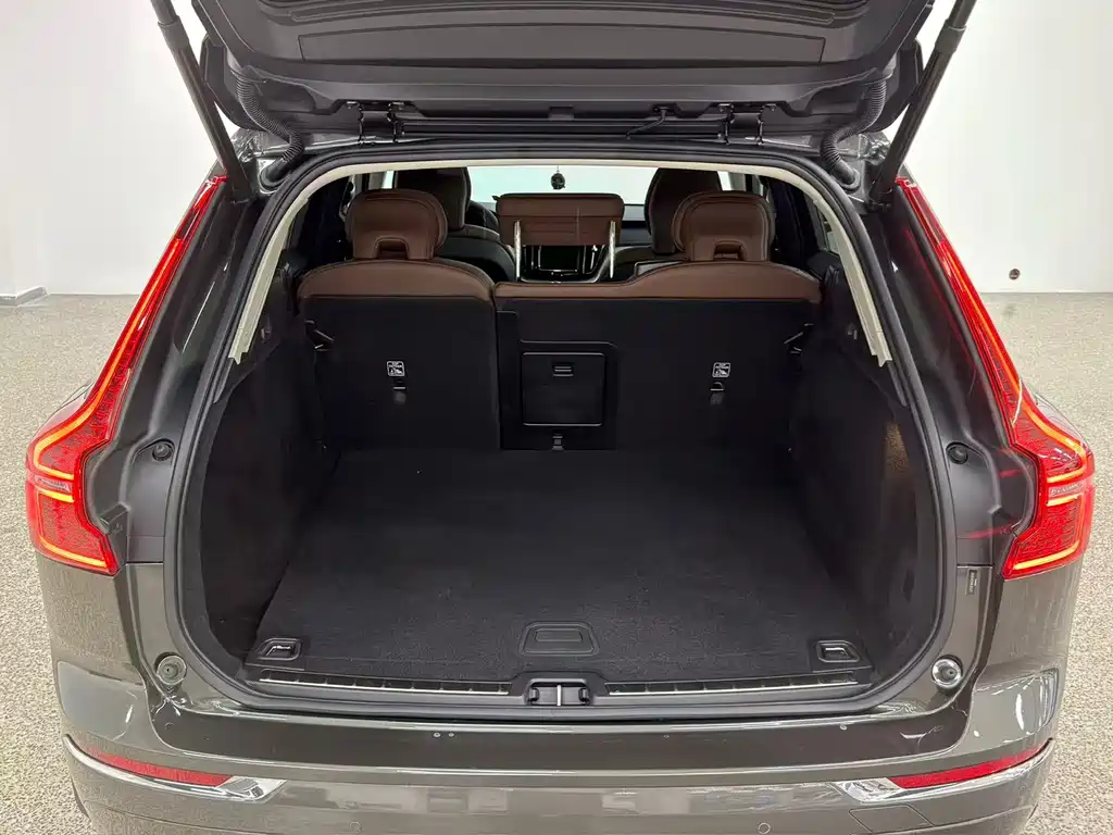 Volvo XC60 2019 — фото 16