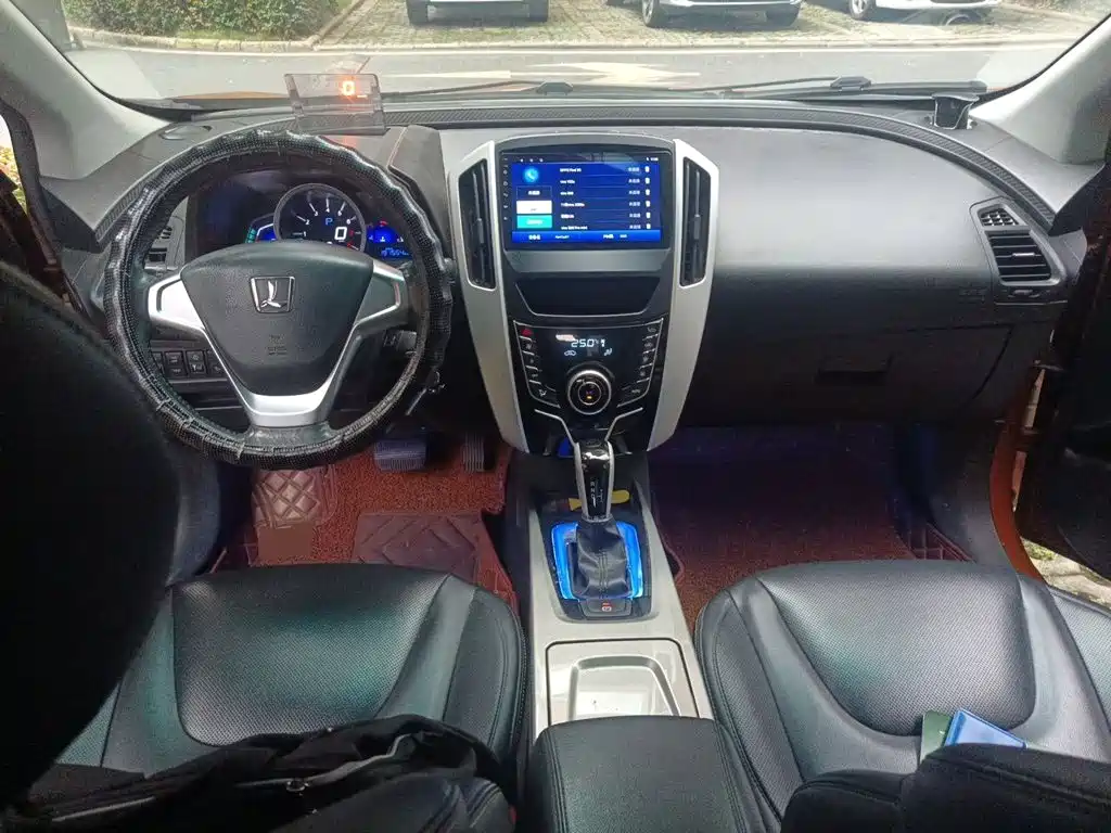 Luxgen You6 SUV 2015 — фото 10