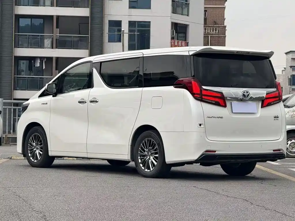 Toyota Alphard 2020 — фото 8