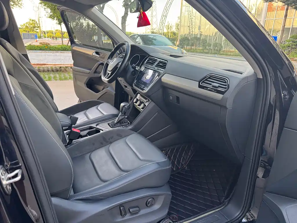Volkswagen Tiguan L 2020 — фото 12