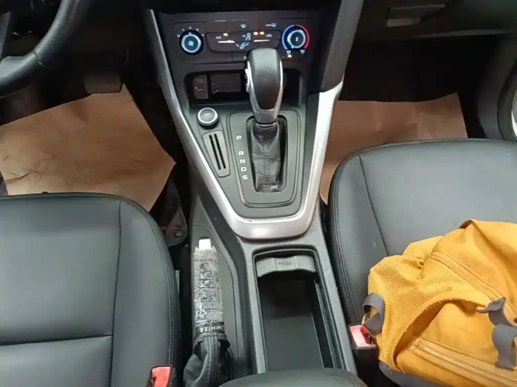 Ford Focus 2018 — фото 14