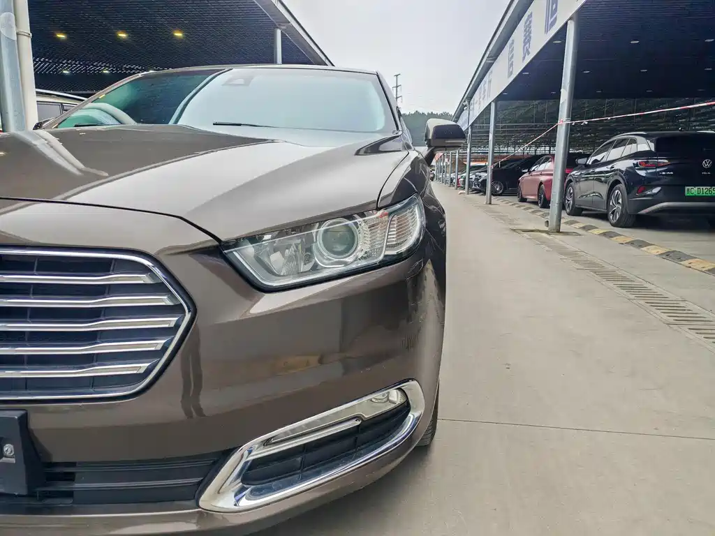 Ford Taurus 2018 — фото 8